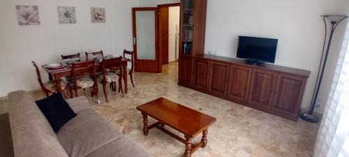 Marghera Apartment | Elisa Apartment 12 minutes from Venice, free Wi-Fi included