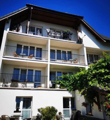Rewal House | Elizabeth