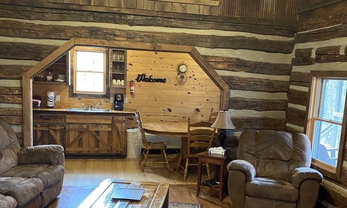 Ponca Cabin | Elkhorn Cabin. 1800’s finishes with modern luxuries.