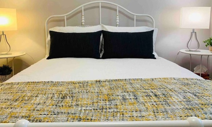 Leamington Apartment | Elliott Up Top! Centrally located