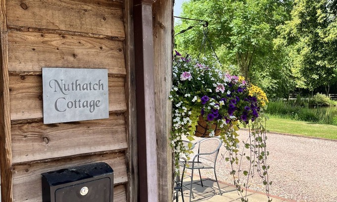 Cutnall Green Apartment | Elmbridge Farm Nuthatch Lodge