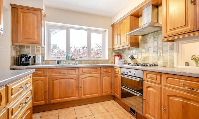 Bourton-on-the-Water House | Elvington Cottage, The Heart of the Cotswolds