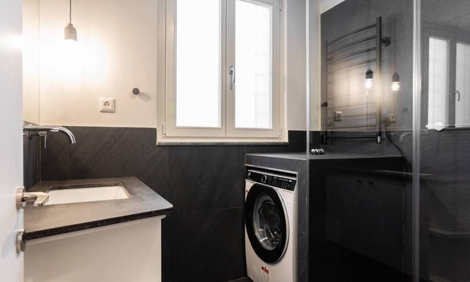 Plaka Apartment | Elysian 1BR Apartment in Plaka 3