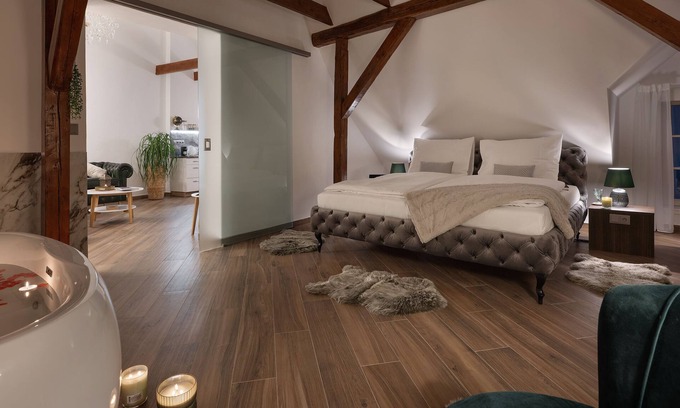 Mala Strana Apartment | Ema Destinnova (Two Bedroom Family Apartment with Jacuzzi)