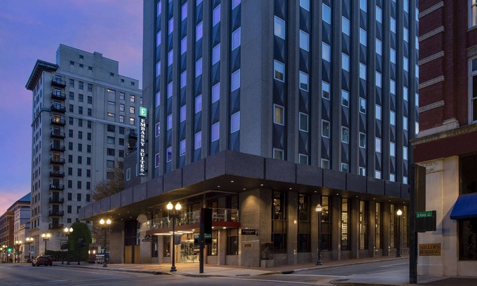 Downtown Knoxville Hotel | Embassy Suites by Hilton Knoxville Downtown