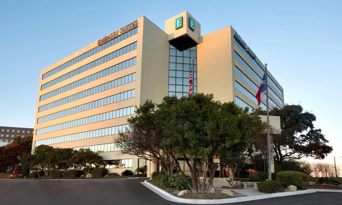 North San Antonio - SAT Hotel | Embassy Suites by Hilton San Antonio Airport