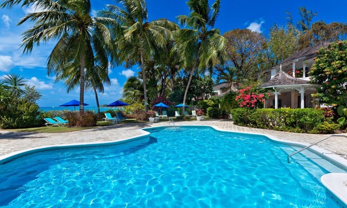 Gibbs Bay Villa | Emerald Beach 5 Aspica - A Luxury 3 Bedroom Town House on Gibbs Beach
