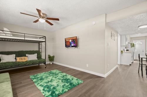 South Manchaca Apartment | Emerald Gem SoCo Condo