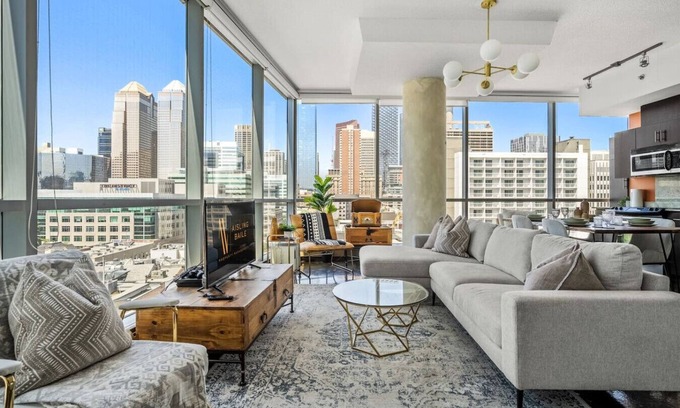 Beltline Condo | Emerald | Skyline View | UG Park | Pets | King Bed