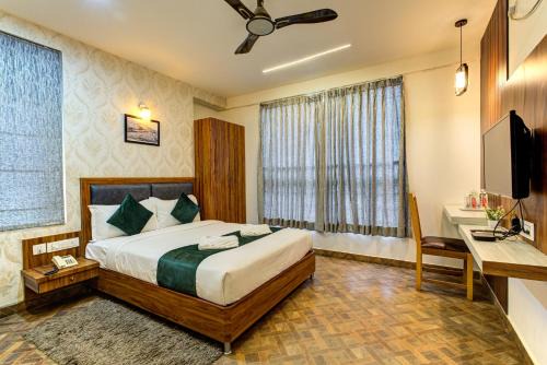 5th Block Hotel | Emerald Suites By Classio