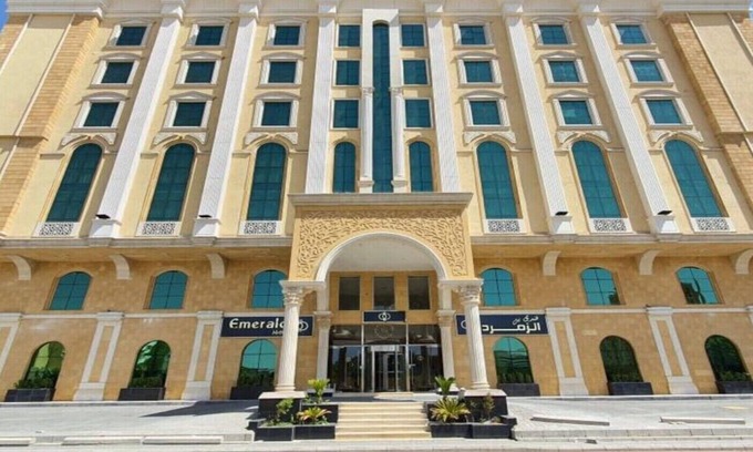 Al-Hamra'a House | Emerald Twin Delight | Sunday Emerald