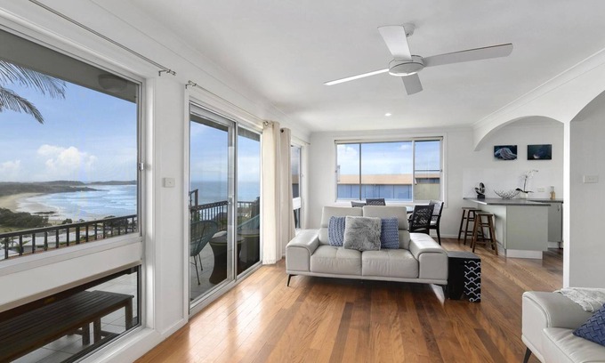 Emerald Beach Apartment | Emerald Views Signal Street 9 - Stunning views of Emerald Beach