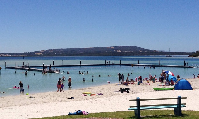 Emu Point House | Emu Point Beach Cottages: Cockleshell Cottage-pet friendly accommodation