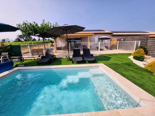 Joyeuse House | En Ardèche, maison de vacances L'Odalys climatisée avec sa piscine privée et chauffée