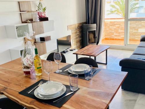 Retamar Apartment | Encantador ático con chimenea y piscina en Almería