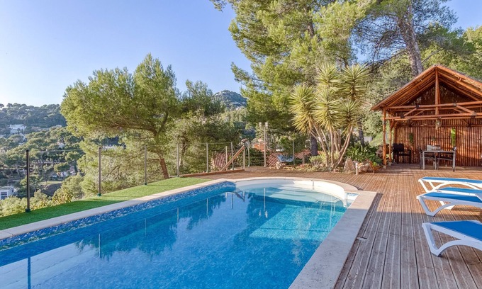 Hyeres Apartment | Enchanted Bird Mountain Villa with Paradise Garden and Shared Pool sea view