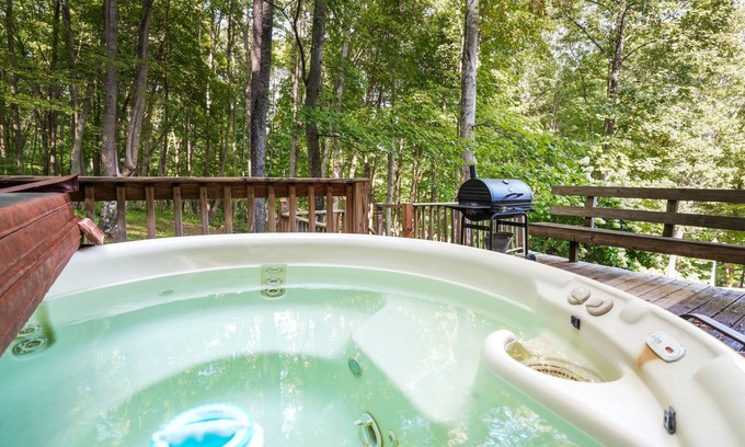 Laurelville Cabin | Enchanted Elegance in Hocking Hills