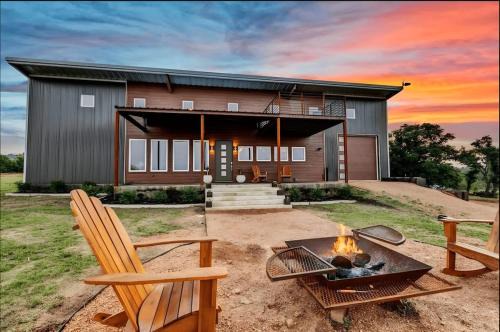 Fredericksburg House | Enchanted Rock Ridge - Cowboy Pool,Hot Tub,Firepit
