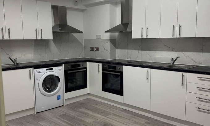 Enfield House | Enchanting 4-Bed House in Enfield