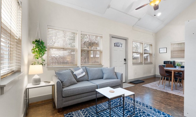Capitol Hill House | Enchanting Grapevine Alley