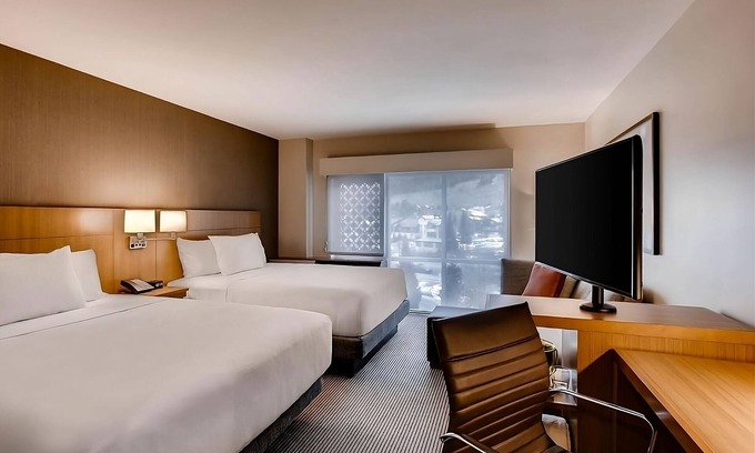 Mountain House Hotel | Enchanting Mountain Views In Keystone! 4 Serene Units, Breakfast, Shuttle!