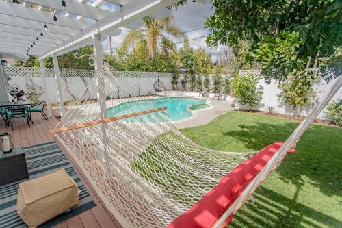 Sherman Oaks House | Enchanting Sherman Oaks Home With Pool permit #HSR two one zero zero 2605