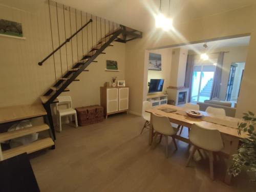 Almaden de la Plata House | Encinas de la Plata