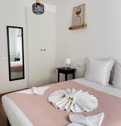 A Pontenova Apartment | Eneas I , II