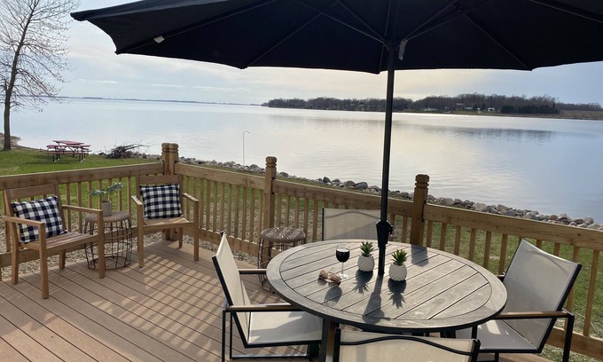 Alexandria Cabin | Enjoy Beautiful Sunsets on Lake Reno