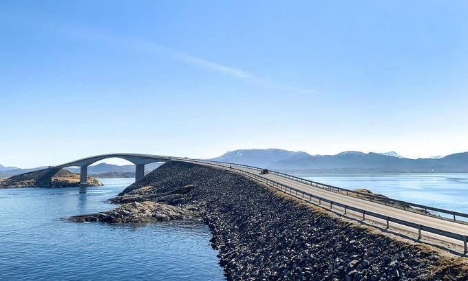 Averoy House | Enjoy incomparable nature experiences in this chic vacation home in a prime location.