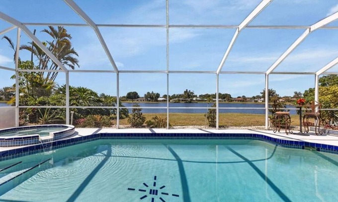 Deep Creek House | Enjoy lake views from the lanai. Charming 3-bdr home in quiet Deep Creek sub.