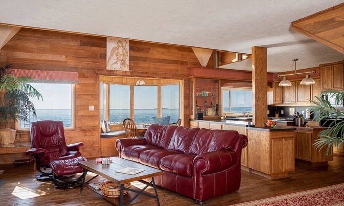 Chinook House | Enjoy Oregon, Washington, the Columbia River, and the Pacific Ocean. Paradise.