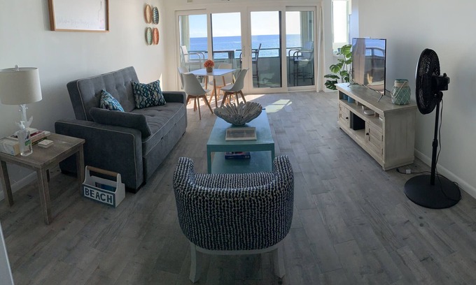 Bolongo Bay Condo | Enjoy Sunsets at Fully Renovated Oceanfront Condo