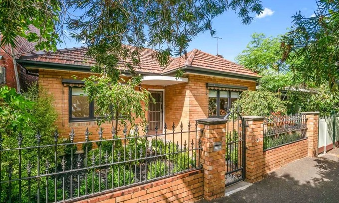 South Melbourne House | Enjoy the best of inner-bayside Melbourne in a sunny, fully renovated 3 BDR home