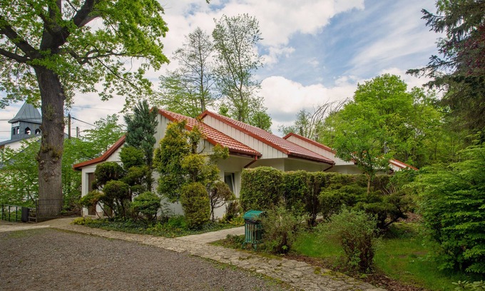Niepolomice Hotel | Enjoy the silence and comfort of Under Oak site. Breakfast available on request