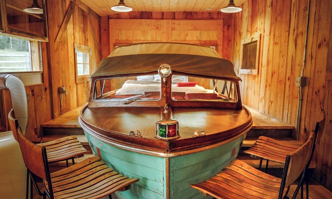 South Londonderry House | Enjoy this authentic and cozy VT Barn with Brand New Hot Tub