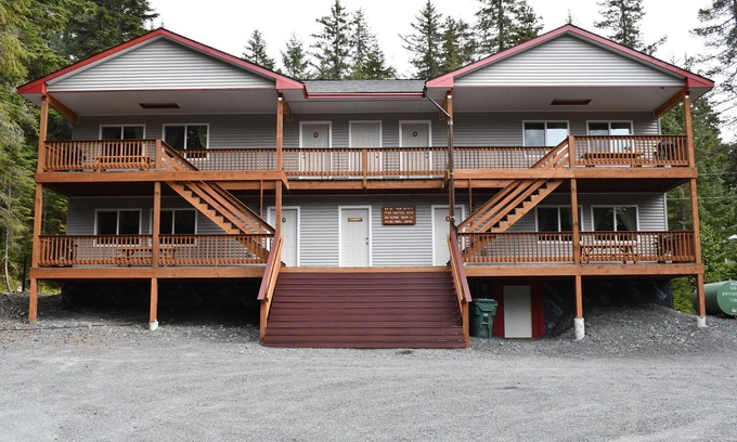 Bear Creek Cabin | Enjoy this Newly Constructed Luxury Suite surrounded by Alaska's Natural Beauty
