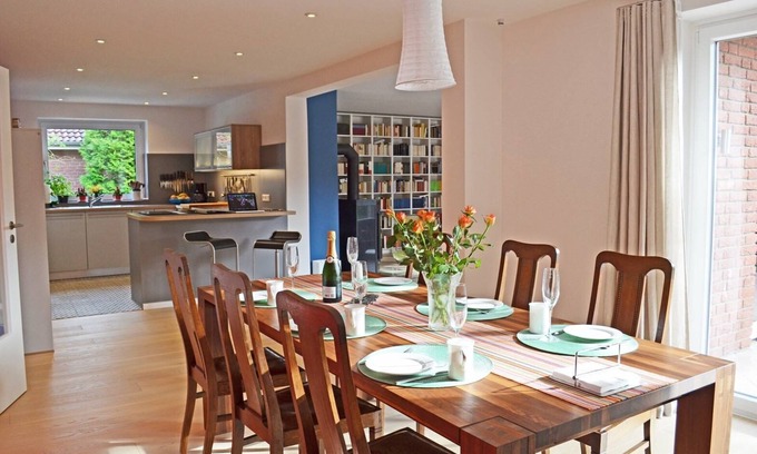 Ulsnis House | Enjoy your relaxing vacation in our ultra-modern bungalow "Schleiglanz" with high-quality furnishings and wood-burning stove, only 300 meters from the Schlei in a quiet location on the edge of the forest