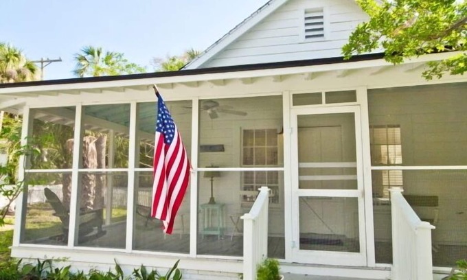 Tybee Island Cottage | Enlisted Men's Mess Hall c1925. All Pets. North Beach & Lighthouse