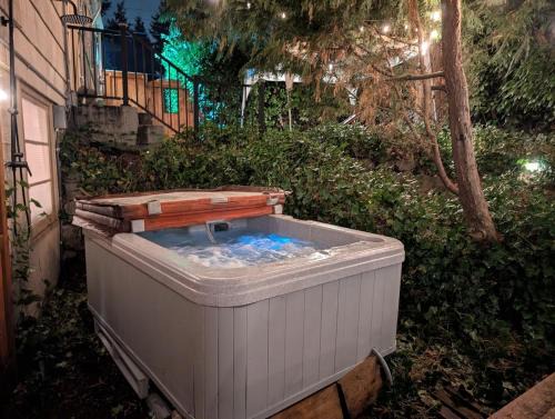 Seattle Metro Area House | Entire ADU with hottub