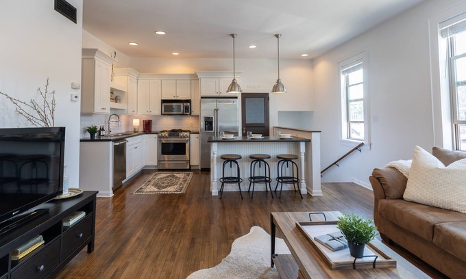 New Ulm Apartment | Entire Apartment - In Downtown New Ulm - Historic