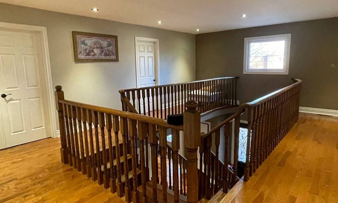 Richmond Hill House | Entire Home Family Friendly Getaway in Richmond Hill Spacious Modern Retreat