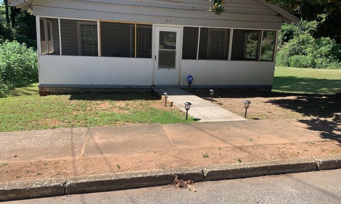 College Park House | Entire Home Near By Golf Course⛳️Steps frm Dwntown College Park 3mins Atl Airport