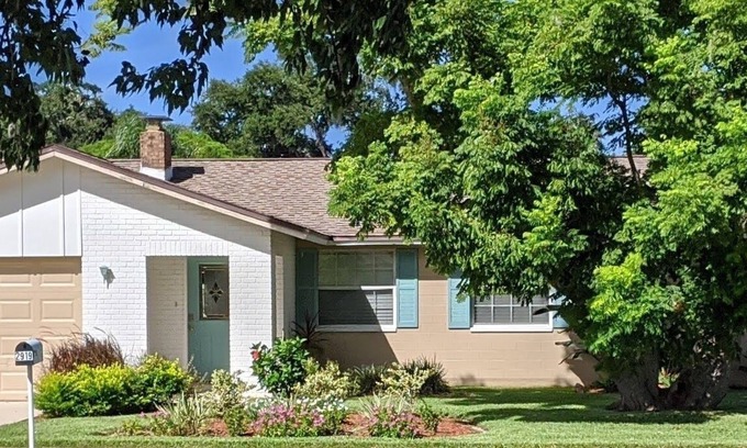 South Daytona House | ENTIRE HOME! Ultra Clean! 7 minutes from the Beach! Family Friendly!