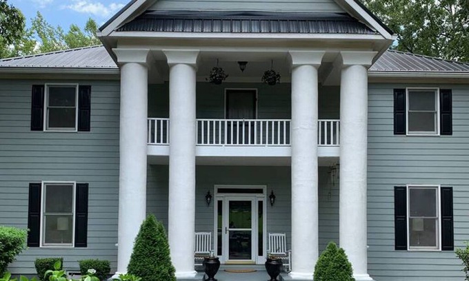 Stephens House | Entire House, Yoga Porch, Coca-Cola BBQ Porch, Private, 25 Mins. to Athens