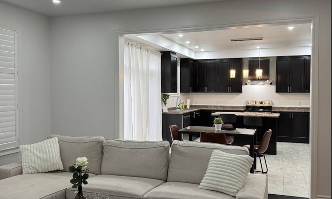 Durham Region House | Entire Modern Home in Oshawa