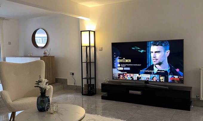 Swiss Cottage Apartment | Entire Spacious studio apartment