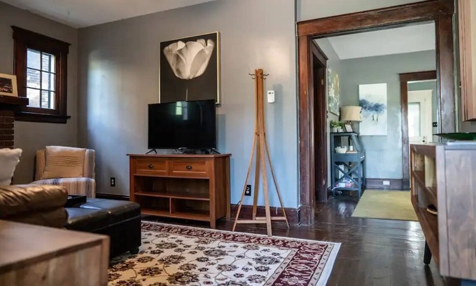 Latonia House | Entire Townhouse - 2 Separate Unitsnn