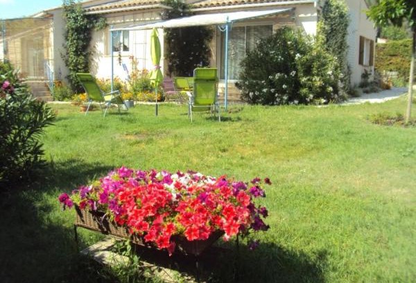 Le Beausset House | entre mer et campagne