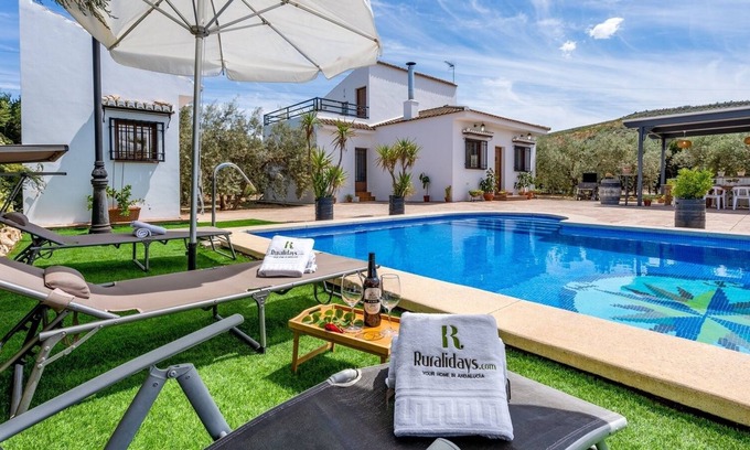 Salar Villa | Entre Olivos Salar by Ruralidays